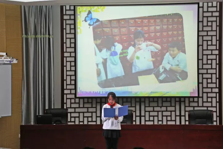 李良濟健康講座校園行活動暨李良濟中醫(yī)藥文化輔導教育基地授牌儀(圖5)