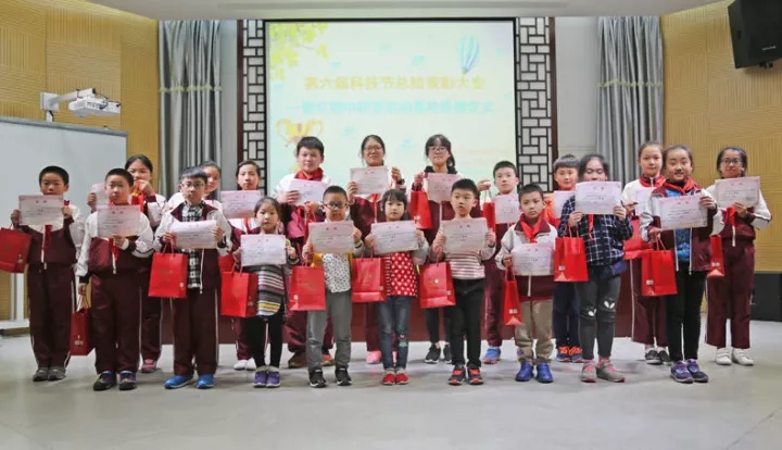 李良濟健康講座校園行活動暨李良濟中醫(yī)藥文化輔導教育基地授牌儀(圖8)
